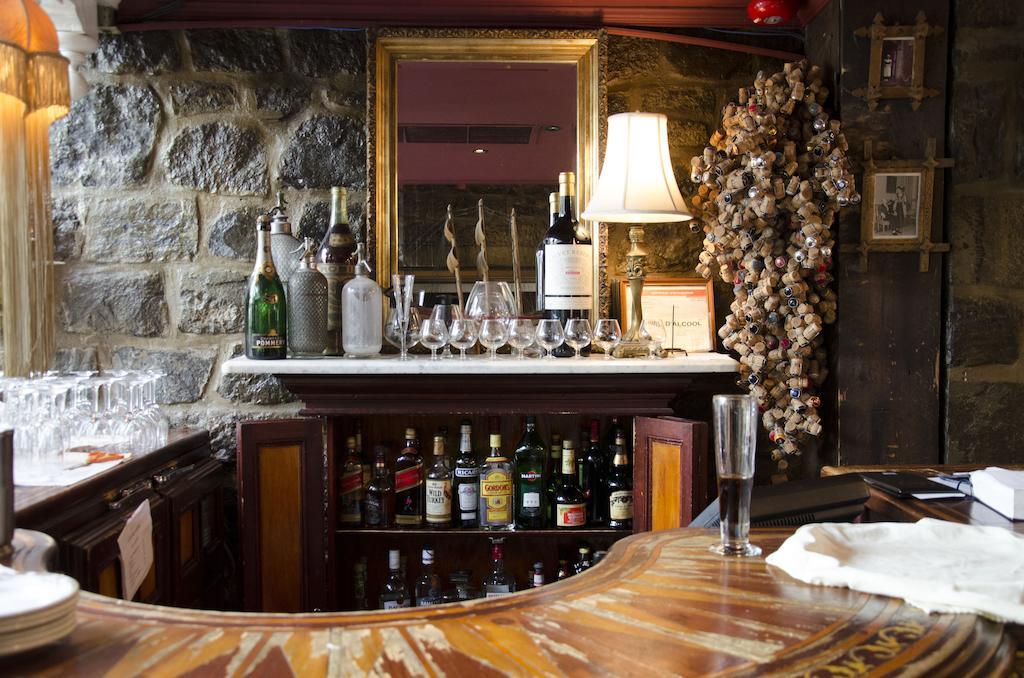 Hotel Pierre Du Calvet Montréal Extérieur photo